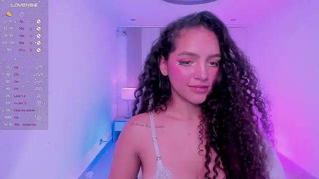 Snapshot of anahi_curlie1 chatting on February 11, 9:52 am anahi curlie1 online show from February 11, 9:52 am