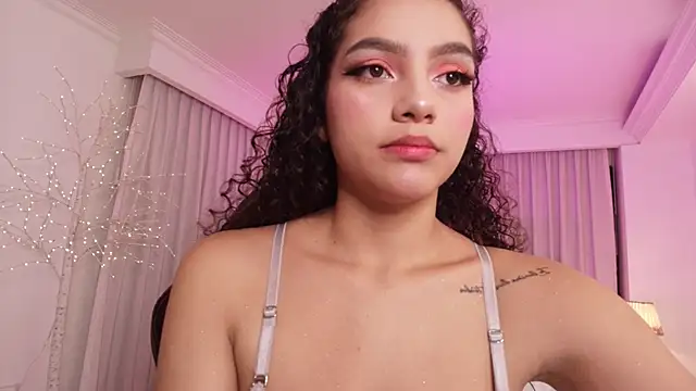 Snapshot of anahi_curlie1 chatting on February 2, 11:51 am anahi curlie1 online show from February 2, 11:51 am