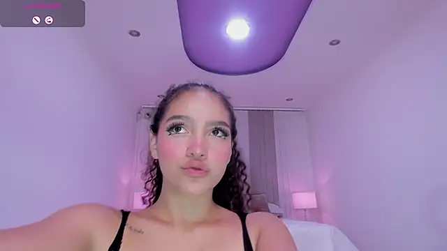 Snapshot of anahi_curlie1 chatting on February 4, 9:49 am anahi curlie1 online show from February 4, 9:49 am