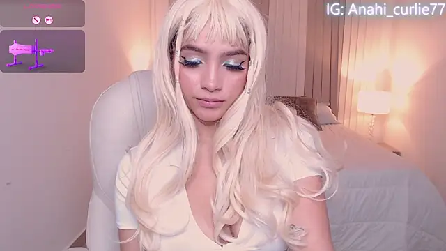 Snapshot of anahi_curlie1 chatting on March 15, 7:53 am anahi curlie1 online show from March 15, 7:53 am