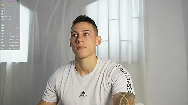 Snapshot of Muscle_King_Cum chatting on January 6, 3:05 pm Muscle King Cum online show from January 6, 3:05 pm