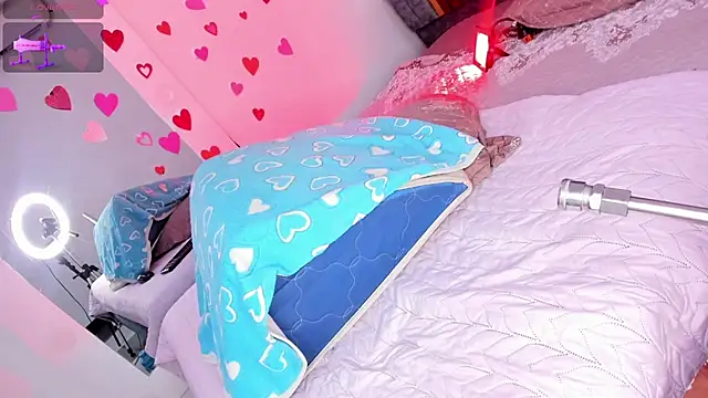 Hilary Smile  online show from November 7, 8:02 pm