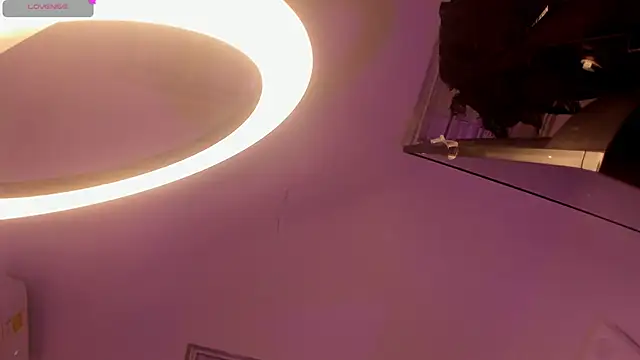 Hilary Smile  online show from November 4, 7:39 pm