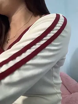 Snapshot of Hoanami chatting on January 8, 5:27 am Hoanami online show from January 8, 5:27 am