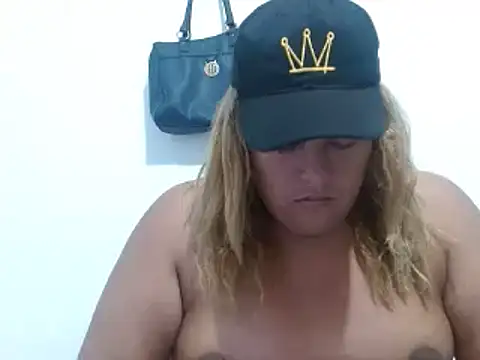 KIARAMARSHALLWELLZ online show from February 10, 11:25 am