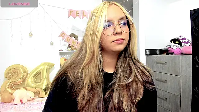 Valery7rose  online show from February 23, 12:19 am