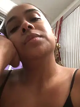 Snapshot of JuanaSimons chatting on December 21, 11:05 pm JuanaSimons online show from December 21, 11:05 pm