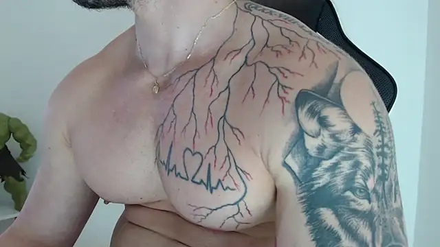 Snapshot of Angel_bran chatting on February 6, 7:10 pm Angel bran online show from February 6, 7:10 pm