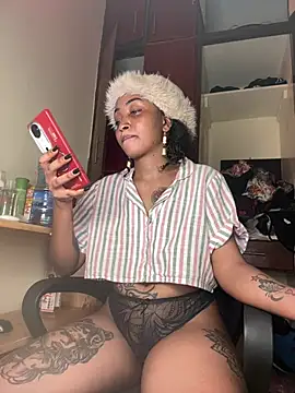 Snapshot of Candiey001 chatting on February 25, 4:40 pm Candiey001 online show from February 25, 4:40 pm