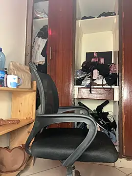 Snapshot of Candiey001 chatting on February 12, 1:05 am Candiey001 online show from February 12, 1:05 am