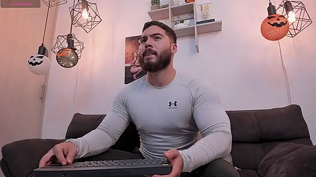 SebastianVilla  online show from October 4, 10:33 pm