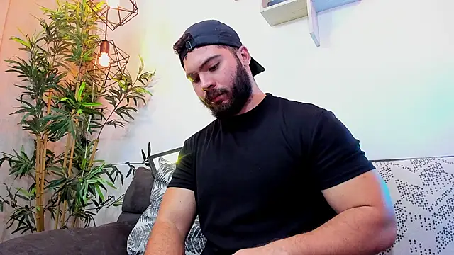 Snapshot of SebastianVilla_ chatting on July 5, 8:26 pm SebastianVilla online show from July 5, 8:26 pm