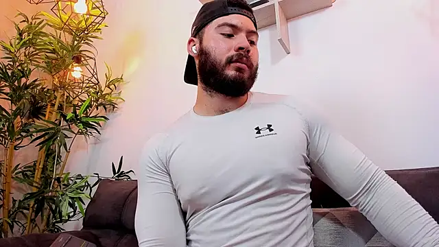 Snapshot of SebastianVilla_ chatting on July 10, 10:10 pm SebastianVilla online show from July 10, 10:10 pm