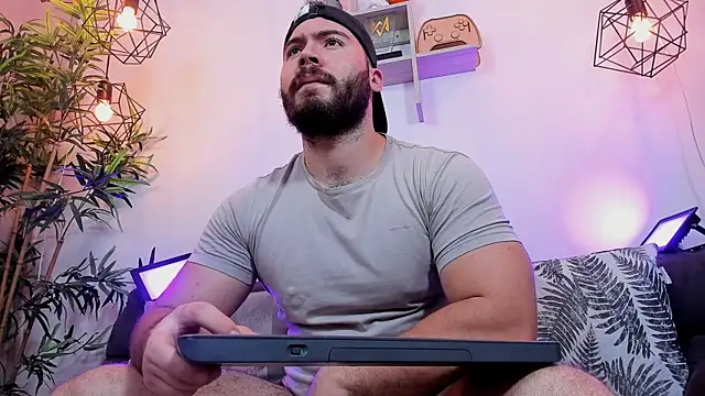 Snapshot of SebastianVilla_ chatting on June 24, 11:02 pm SebastianVilla online show from June 24, 11:02 pm
