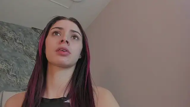 CAMILLEN PETTID online show from March 8, 7:31 pm
