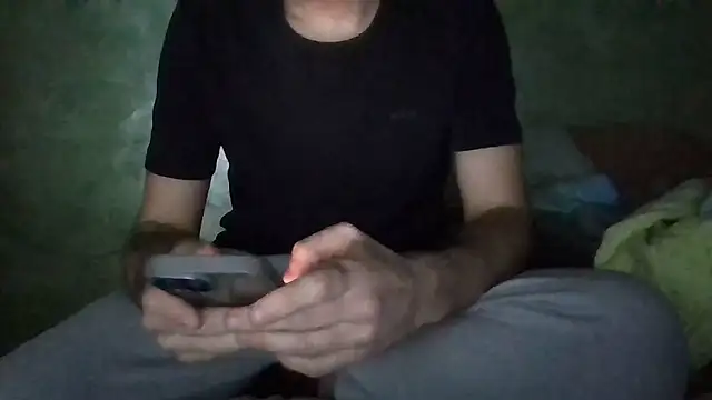 Snapshot of Drogon1000 chatting on January 8, 12:11 pm Drogon1000 online show from January 8, 12:11 pm