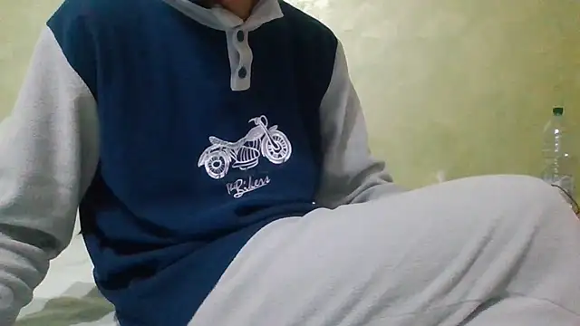 Snapshot of Drogon1000 chatting on January 9, 9:38 am Drogon1000 online show from January 9, 9:38 am