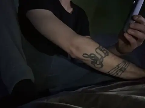 Snapshot of Drogon1000 chatting on December 22, 8:20 pm Drogon1000 online show from December 22, 8:20 pm