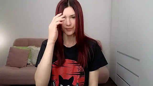 Snapshot of AliciaNewell chatting on October 15, 9:17 am AliciaNewell online show from October 15, 9:17 am