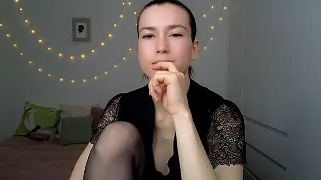 Snapshot of AliciaNewell chatting on July 4, 4:19 am AliciaNewell online show from July 4, 4:19 am