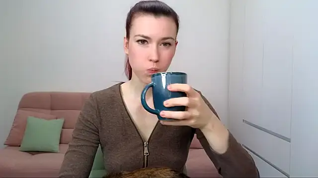 Snapshot of AliciaNewell chatting on September 21, 10:09 am AliciaNewell online show from September 21, 10:09 am