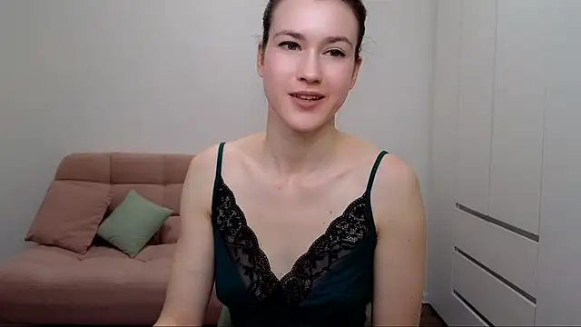 Snapshot of AliciaNewell chatting on February 24, 11:43 am AliciaNewell online show from February 24, 11:43 am