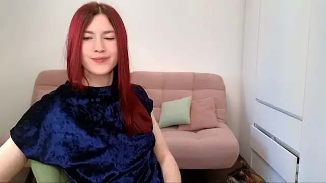 Snapshot of AliciaNewell chatting on September 11, 4:34 am AliciaNewell online show from September 11, 4:34 am