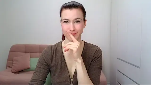 Snapshot of AliciaNewell chatting on September 16, 8:04 am AliciaNewell online show from September 16, 8:04 am