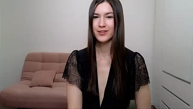 Snapshot of AliciaNewell chatting on February 9, 11:25 am AliciaNewell online show from February 9, 11:25 am