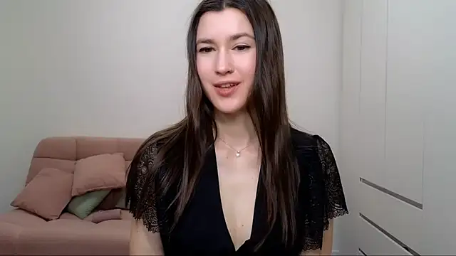 Snapshot of AliciaNewell chatting on February 14, 8:21 am AliciaNewell online show from February 14, 8:21 am