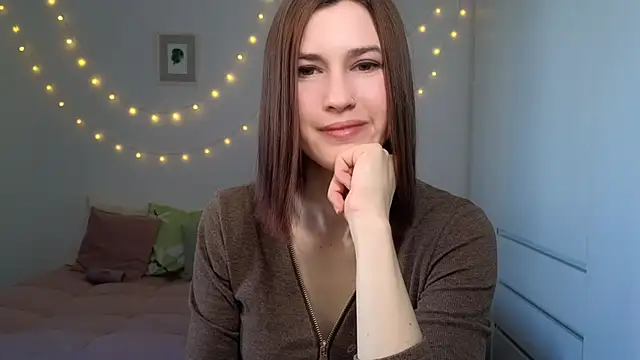 Snapshot of AliciaNewell chatting on June 5, 5:23 am AliciaNewell online show from June 5, 5:23 am