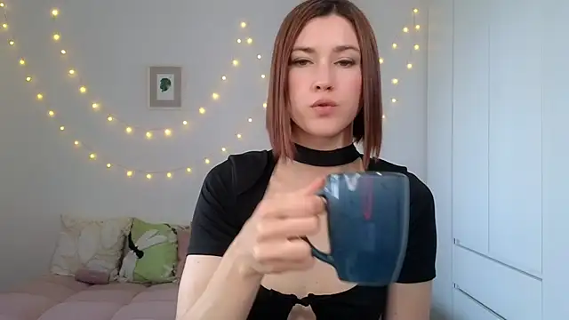 Snapshot of AliciaNewell chatting on June 30, 4:56 am AliciaNewell online show from June 30, 4:56 am