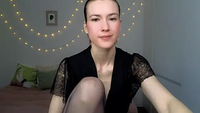 Snapshot of AliciaNewell chatting on July 5, 4:19 am AliciaNewell online show from July 5, 4:19 am
