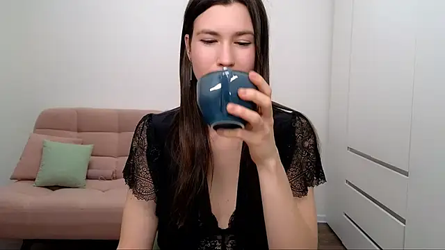 Snapshot of AliciaNewell chatting on February 17, 3:00 pm AliciaNewell online show from February 17, 3:00 pm