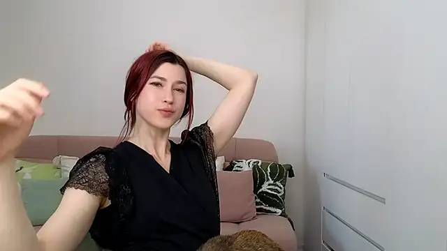 Snapshot of AliciaNewell chatting on October 18, 10:50 am AliciaNewell online show from October 18, 10:50 am