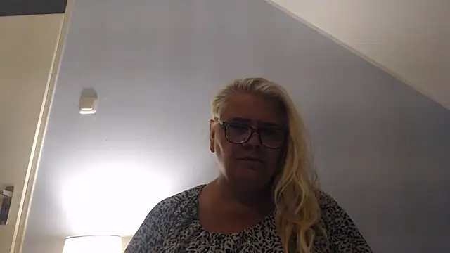 hotladymoon online show from July 21, 8:43 pm