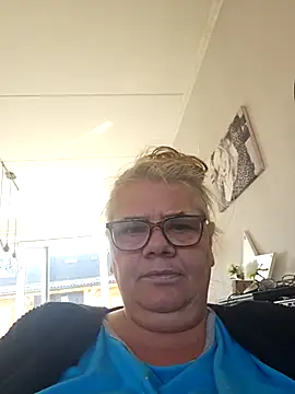 hotladymoon online show from September 24, 9:05 am