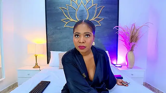 AlisonTravis online show from April 17, 7:49 pm