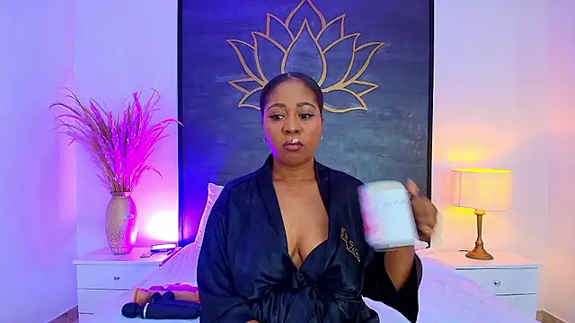 AlisonTravis online show from March 21, 8:02 pm