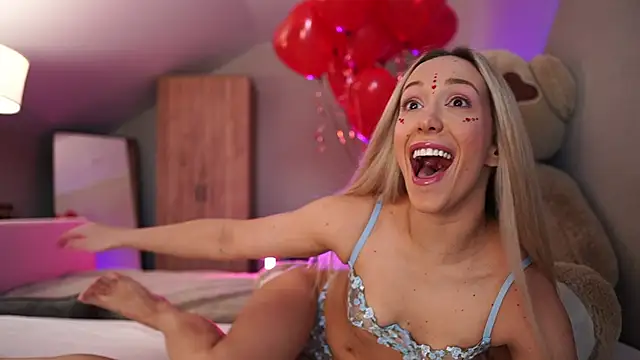 VikkiLustfull online show from February 14, 7:19 am