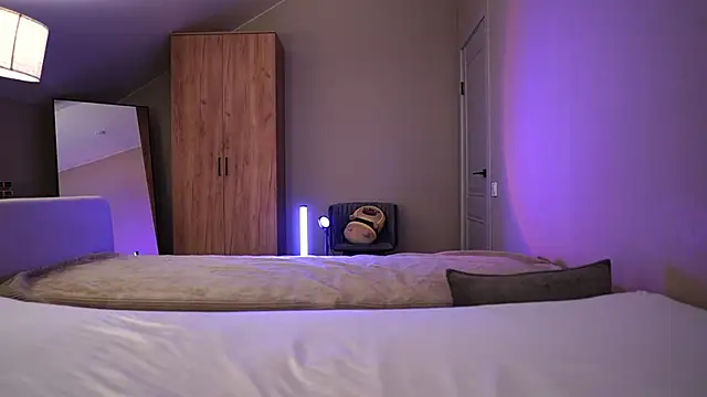 VikkiLustfull online show from March 8, 8:17 am