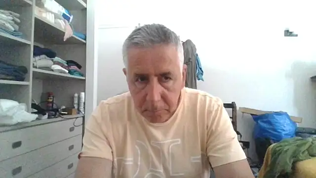 parejamlga58 online show from May 18, 1:38 pm