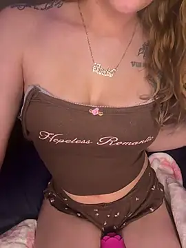 Snapshot of princesspassionn chatting on March 4, 1:57 am princesspassionn online show from March 4, 1:57 am