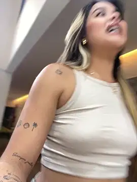 Snapshot of Emilia_Bakerr chatting on February 6, 6:35 pm Emilia Bakerr online show from February 6, 6:35 pm