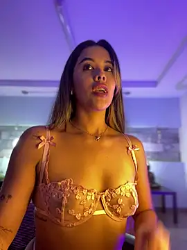 Snapshot of Emilia_Bakerr chatting on January 22, 9:32 pm Emilia Bakerr online show from January 22, 9:32 pm