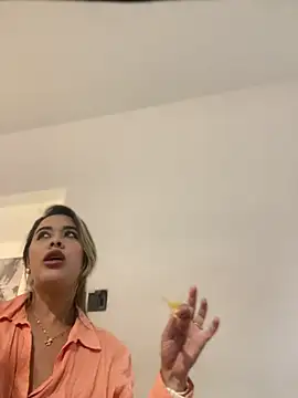 Snapshot of Emilia_Bakerr chatting on February 5, 6:37 pm Emilia Bakerr online show from February 5, 6:37 pm