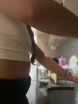 Snapshot of Emilia_Bakerr chatting on February 25, 6:33 pm Emilia Bakerr online show from February 25, 6:33 pm