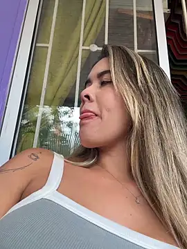 Emilia Bakerr online show from May 16, 9:25 pm