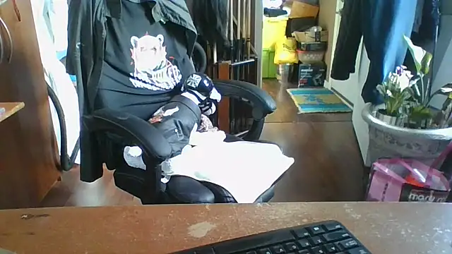 Daremeknot online show from April 14, 1:49 pm