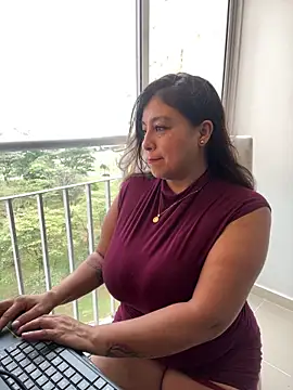 Snapshot of MrsFoucher chatting on February 20, 12:47 pm MrsFoucher online show from February 20, 12:47 pm